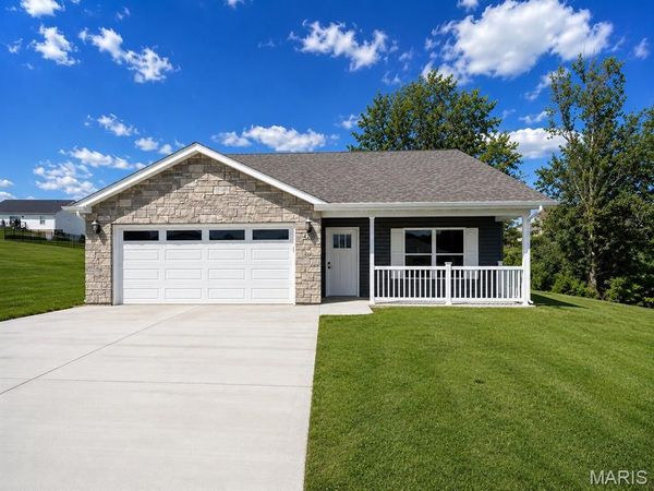 427 Cloverleaf Drive , Washington, MO 63090