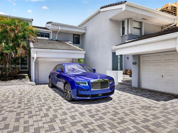 203 Poinciana Dr , Unit 103, Sunny Isles Beach, FL 33160