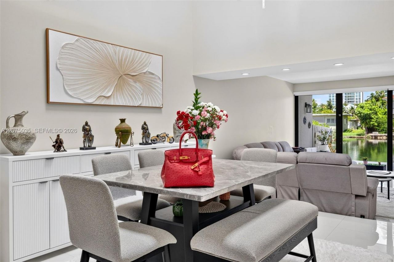 203 Poinciana Dr , Unit 103, Sunny Isles Beach, FL 33160 Photo