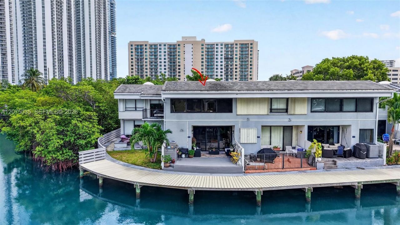 203 Poinciana Dr, Unit 103, Sunny Isles Beach, FL 33160 Photo