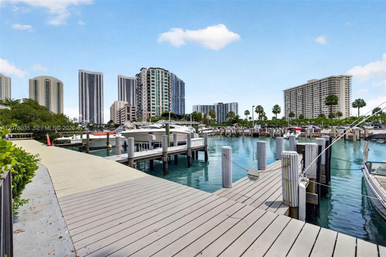 203 Poinciana Dr, Unit 103, Sunny Isles Beach, FL 33160 Photo
