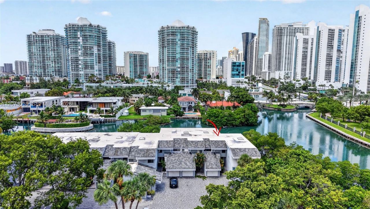 203 Poinciana Dr, Unit 103, Sunny Isles Beach, FL 33160 Photo