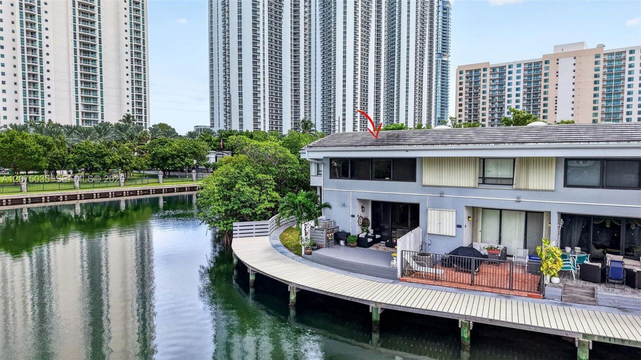 203 Poinciana Dr , Unit 103, Sunny Isles Beach, FL 33160 Photo