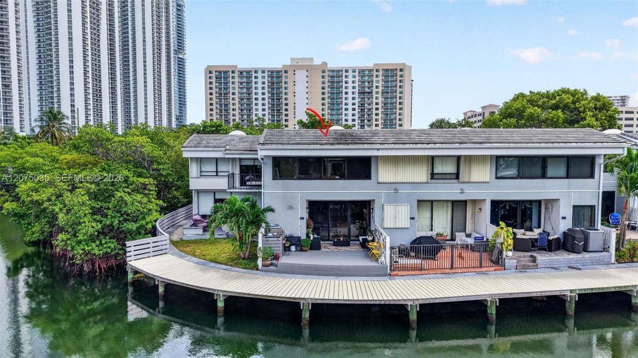 203 Poinciana Dr , Unit 103, Sunny Isles Beach, FL 33160 Photo
