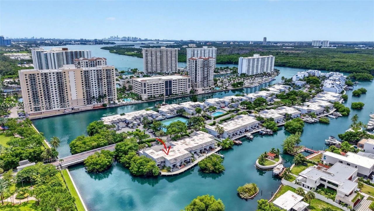 203 Poinciana Dr, Unit 103, Sunny Isles Beach, FL 33160 Photo
