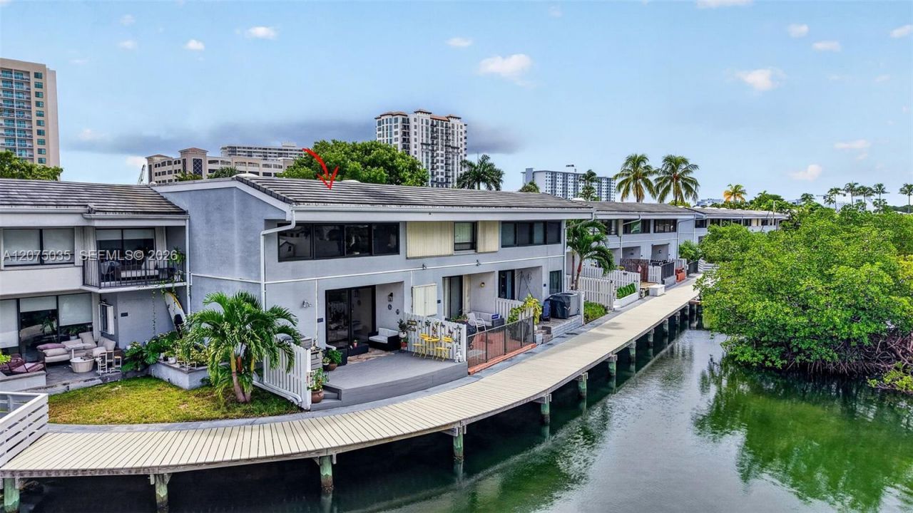 203 Poinciana Dr , Unit 103, Sunny Isles Beach, FL 33160 Photo