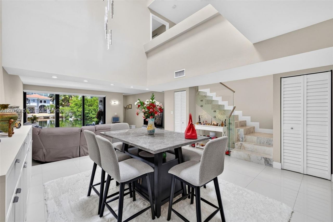 203 Poinciana Dr , Unit 103, Sunny Isles Beach, FL 33160 Photo