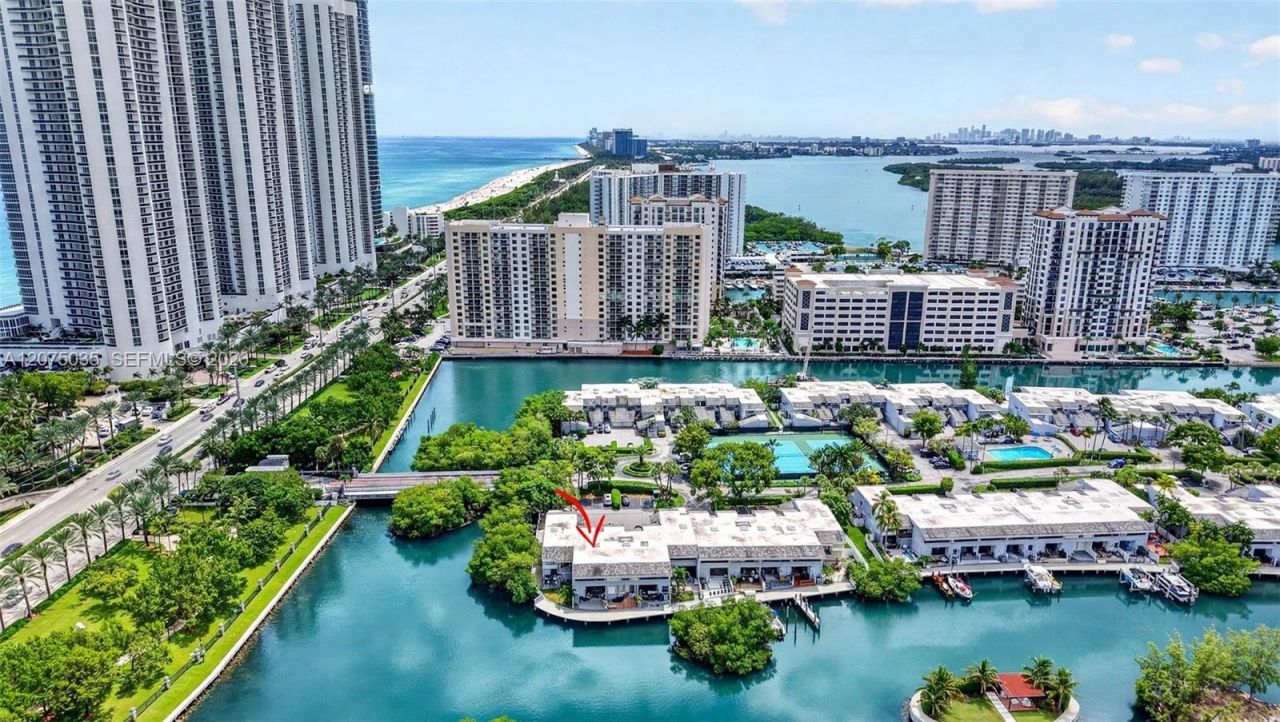203 Poinciana Dr, Unit 103, Sunny Isles Beach, FL 33160 Photo