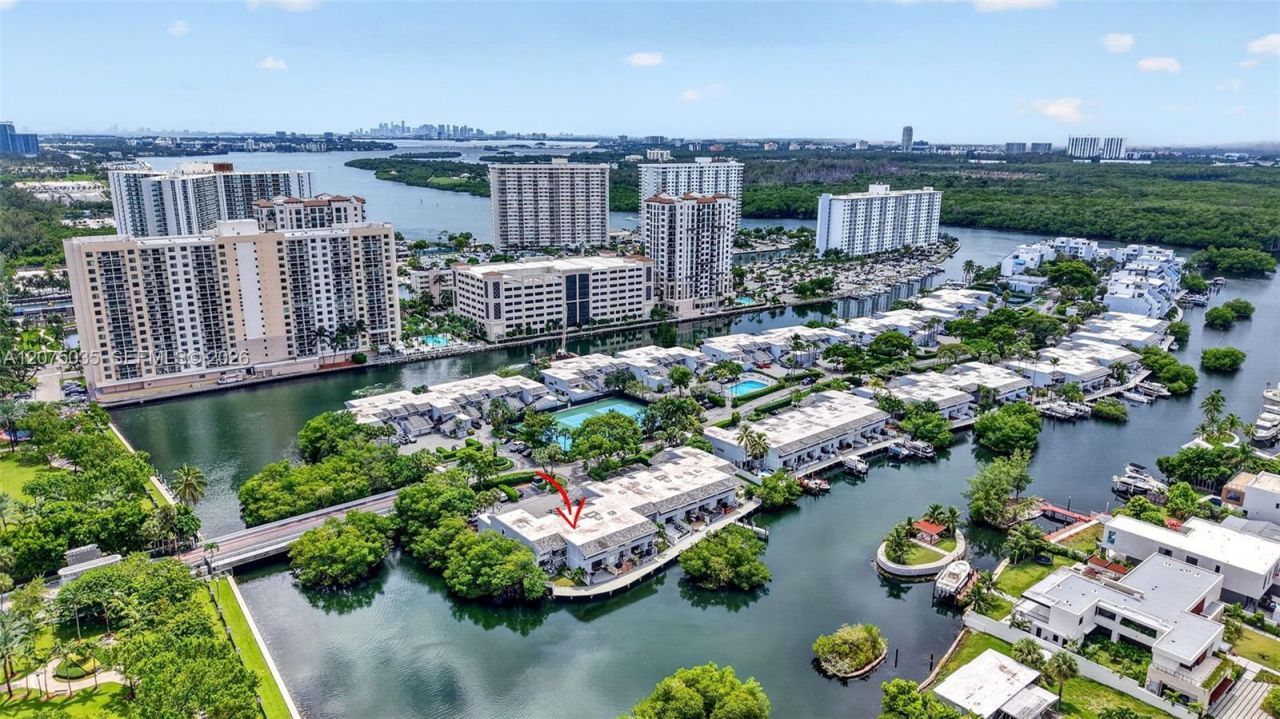 203 Poinciana Dr , Unit 103, Sunny Isles Beach, FL 33160 Photo