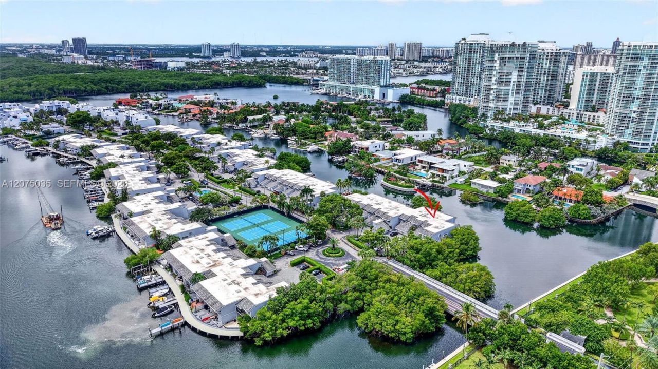 203 Poinciana Dr , Unit 103, Sunny Isles Beach, FL 33160 Photo
