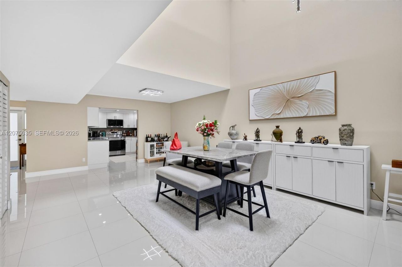 203 Poinciana Dr , Unit 103, Sunny Isles Beach, FL 33160 Photo