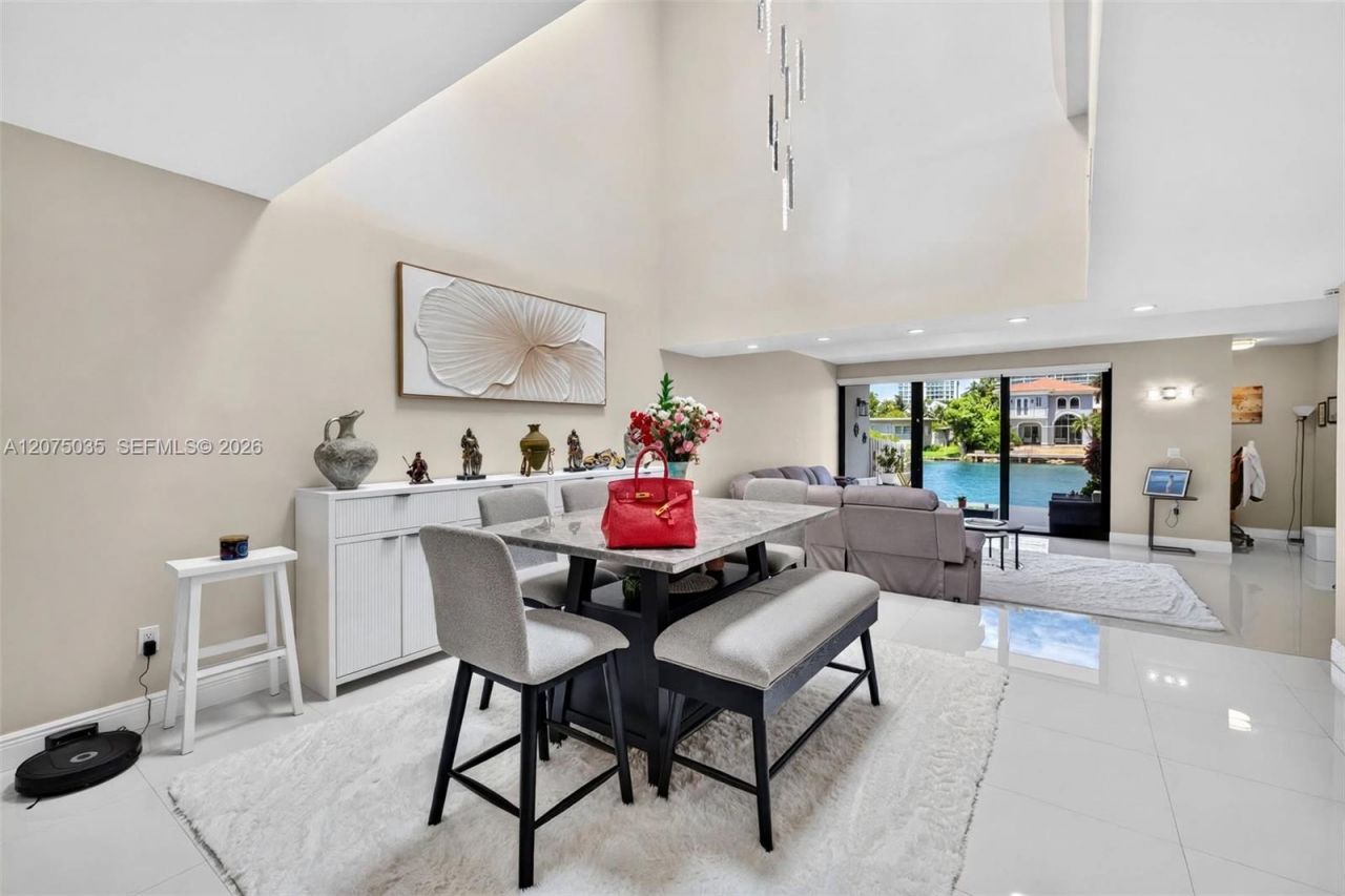 203 Poinciana Dr, Unit 103, Sunny Isles Beach, FL 33160 Photo