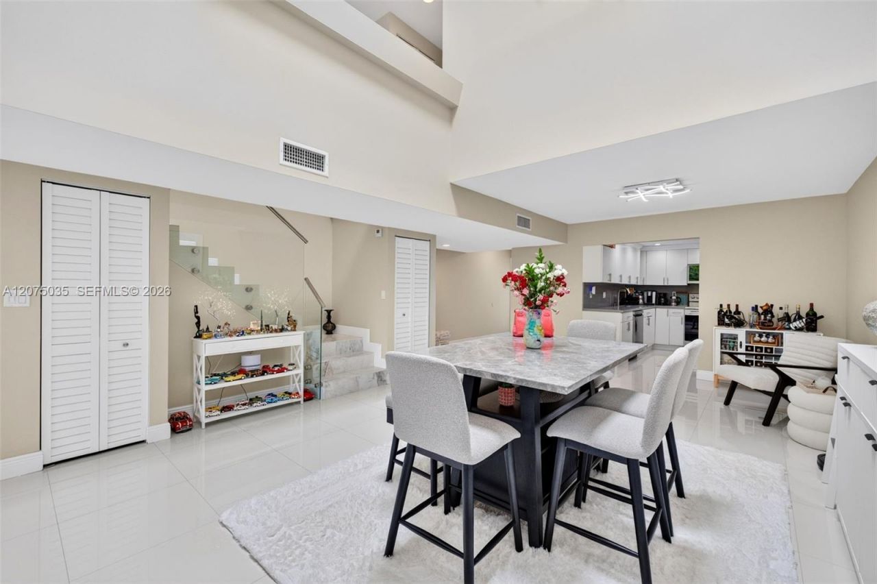 203 Poinciana Dr , Unit 103, Sunny Isles Beach, FL 33160 Photo