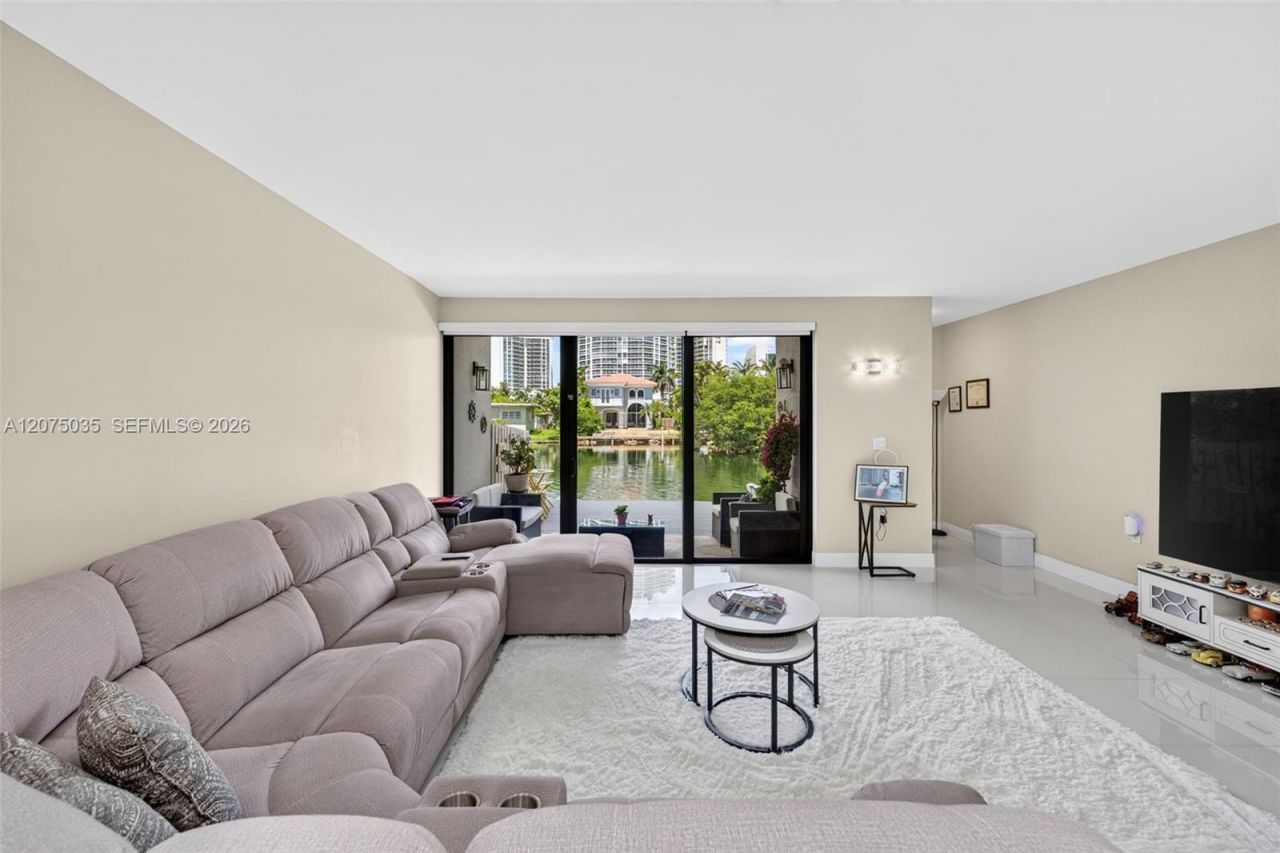 203 Poinciana Dr , Unit 103, Sunny Isles Beach, FL 33160 Photo