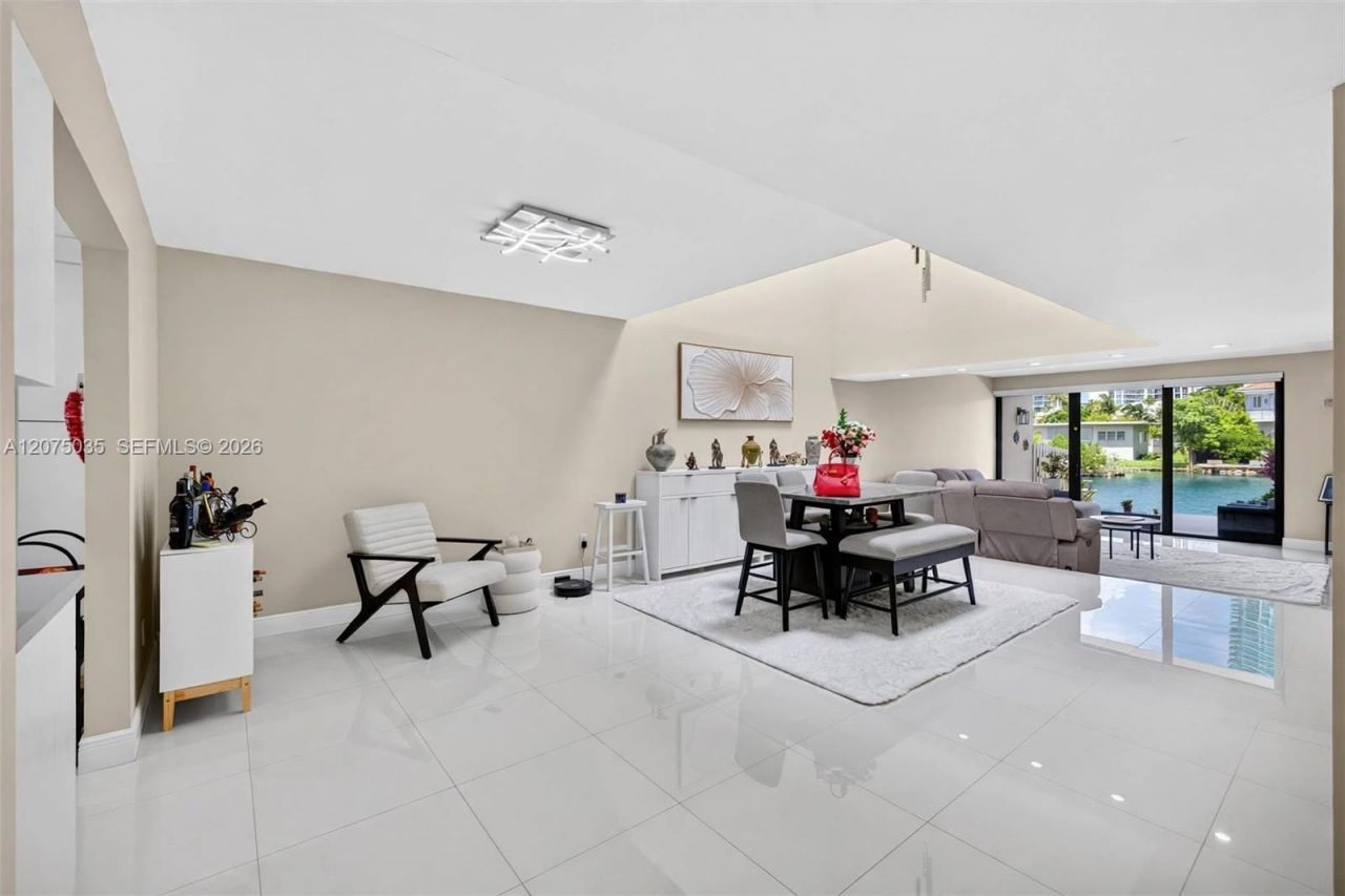 203 Poinciana Dr, Unit 103, Sunny Isles Beach, FL 33160 Photo