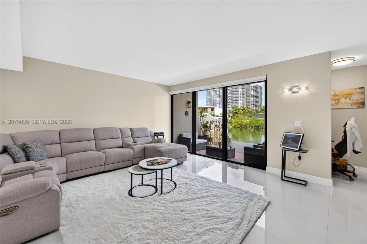 203 Poinciana Dr , Unit 103, Sunny Isles Beach, FL 33160 Photo