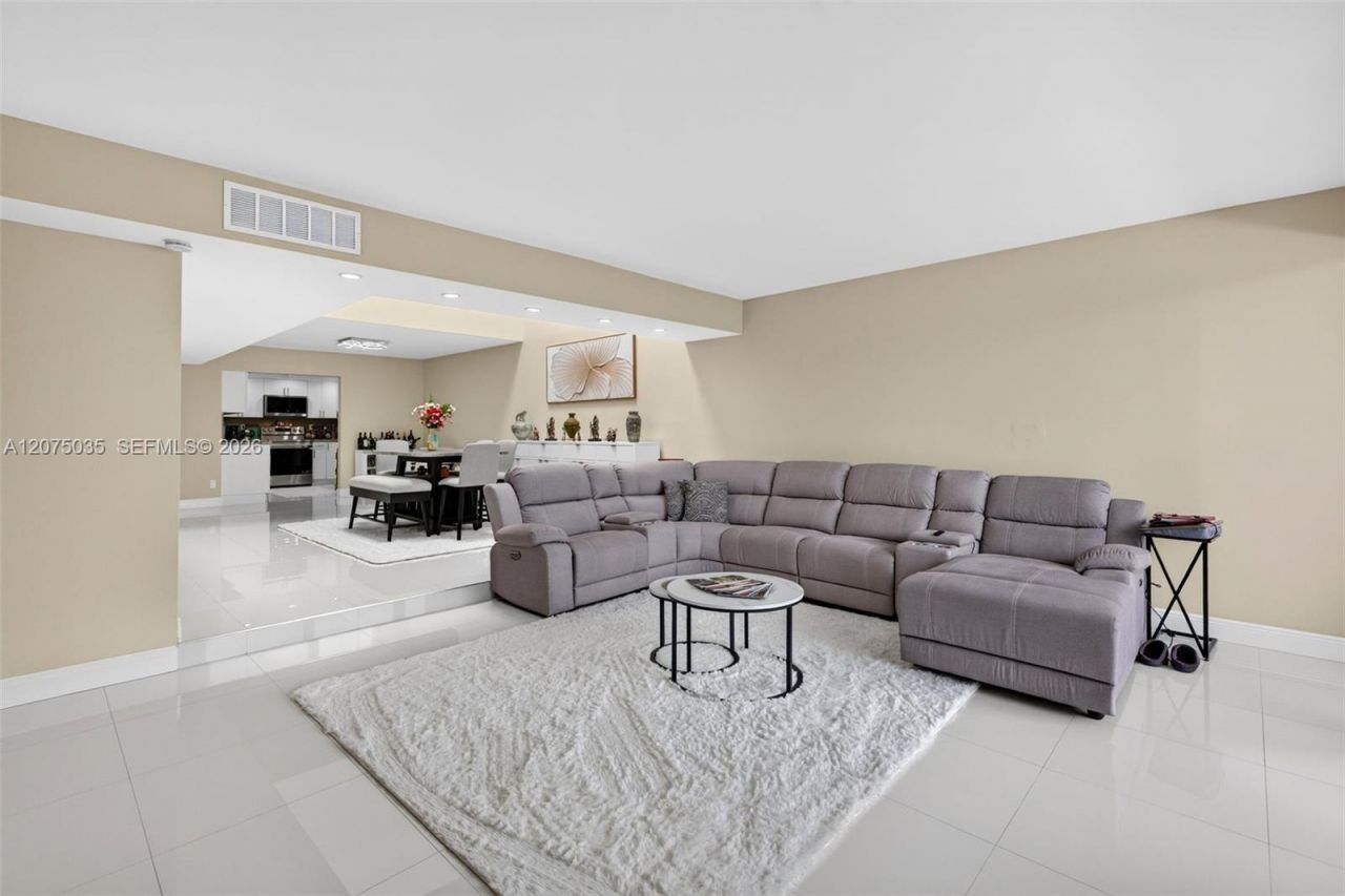 203 Poinciana Dr , Unit 103, Sunny Isles Beach, FL 33160 Photo