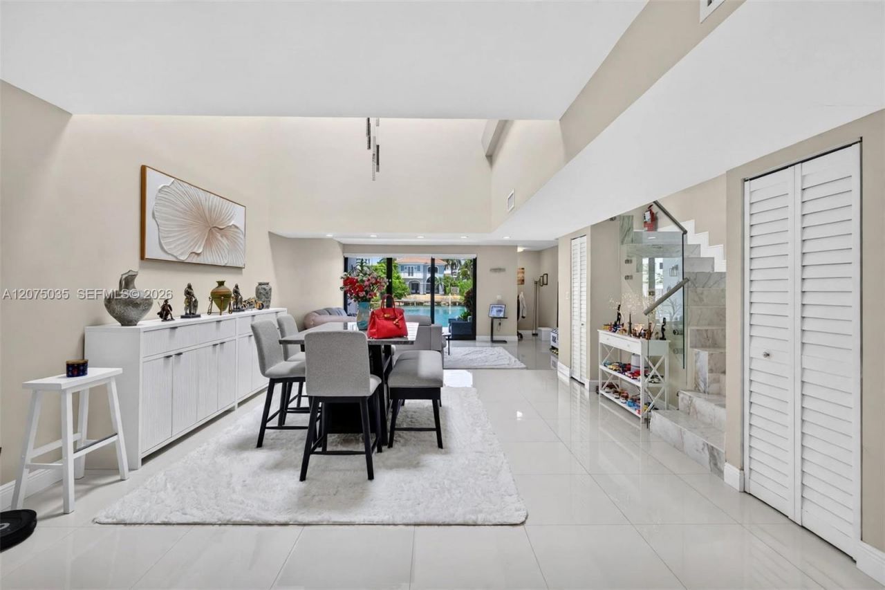 203 Poinciana Dr, Unit 103, Sunny Isles Beach, FL 33160 Photo