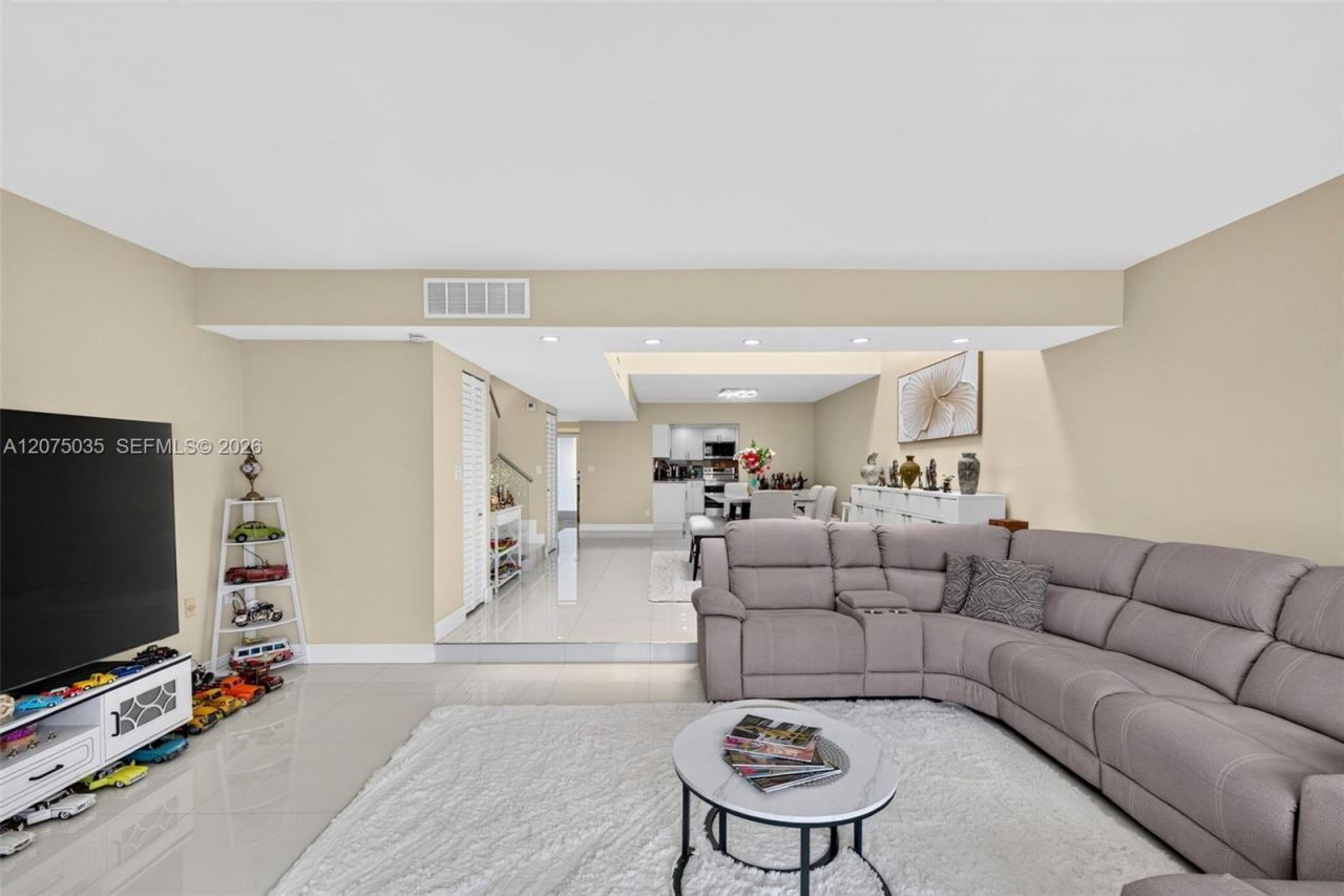203 Poinciana Dr , Unit 103, Sunny Isles Beach, FL 33160 Photo