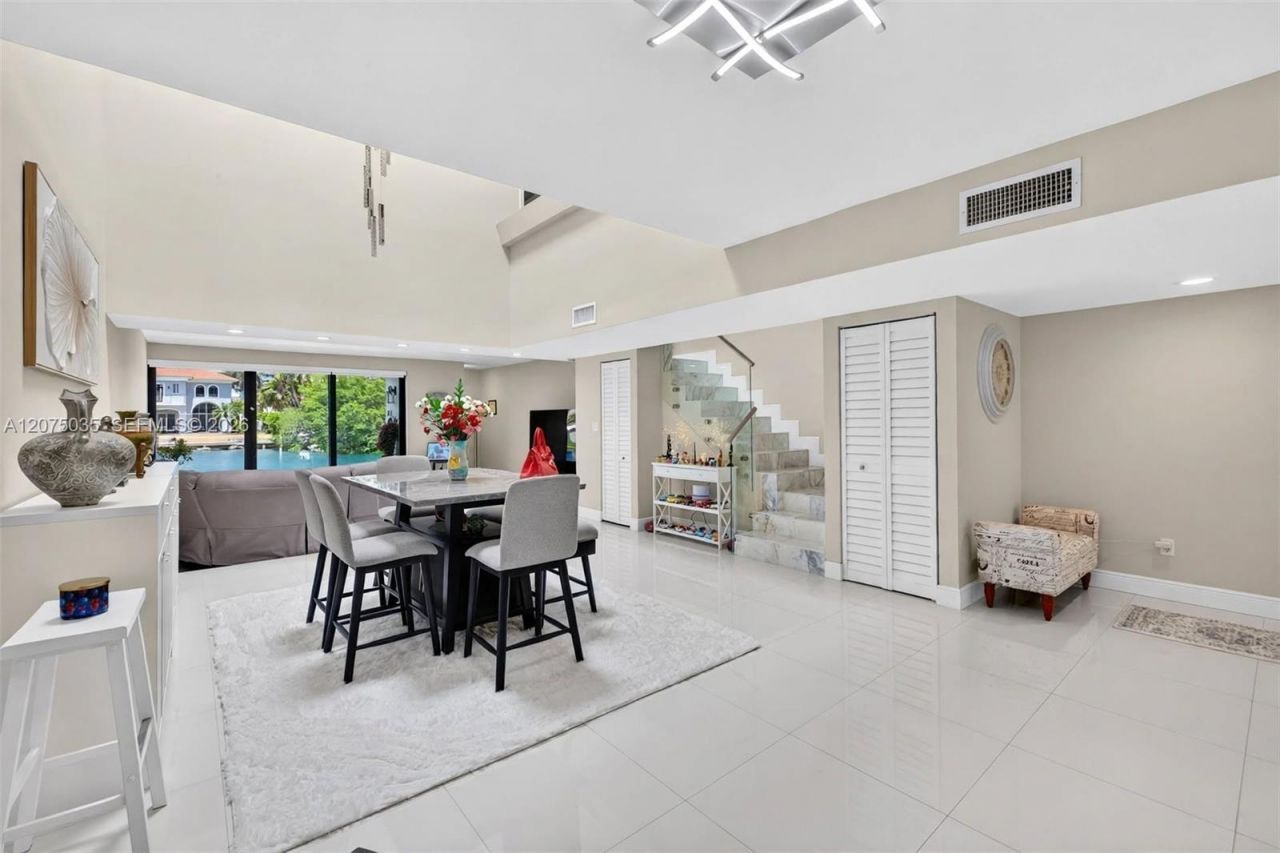 203 Poinciana Dr, Unit 103, Sunny Isles Beach, FL 33160 Photo