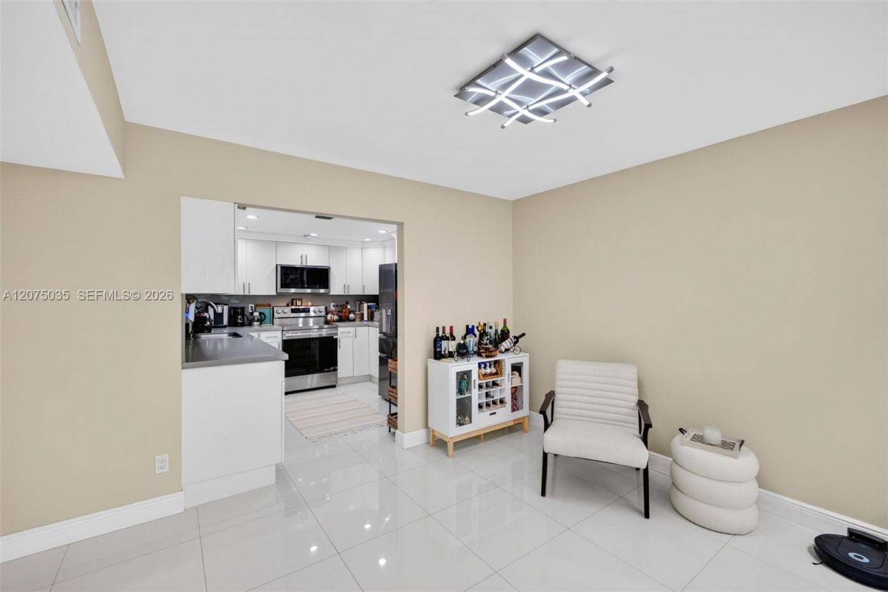203 Poinciana Dr , Unit 103, Sunny Isles Beach, FL 33160 Photo
