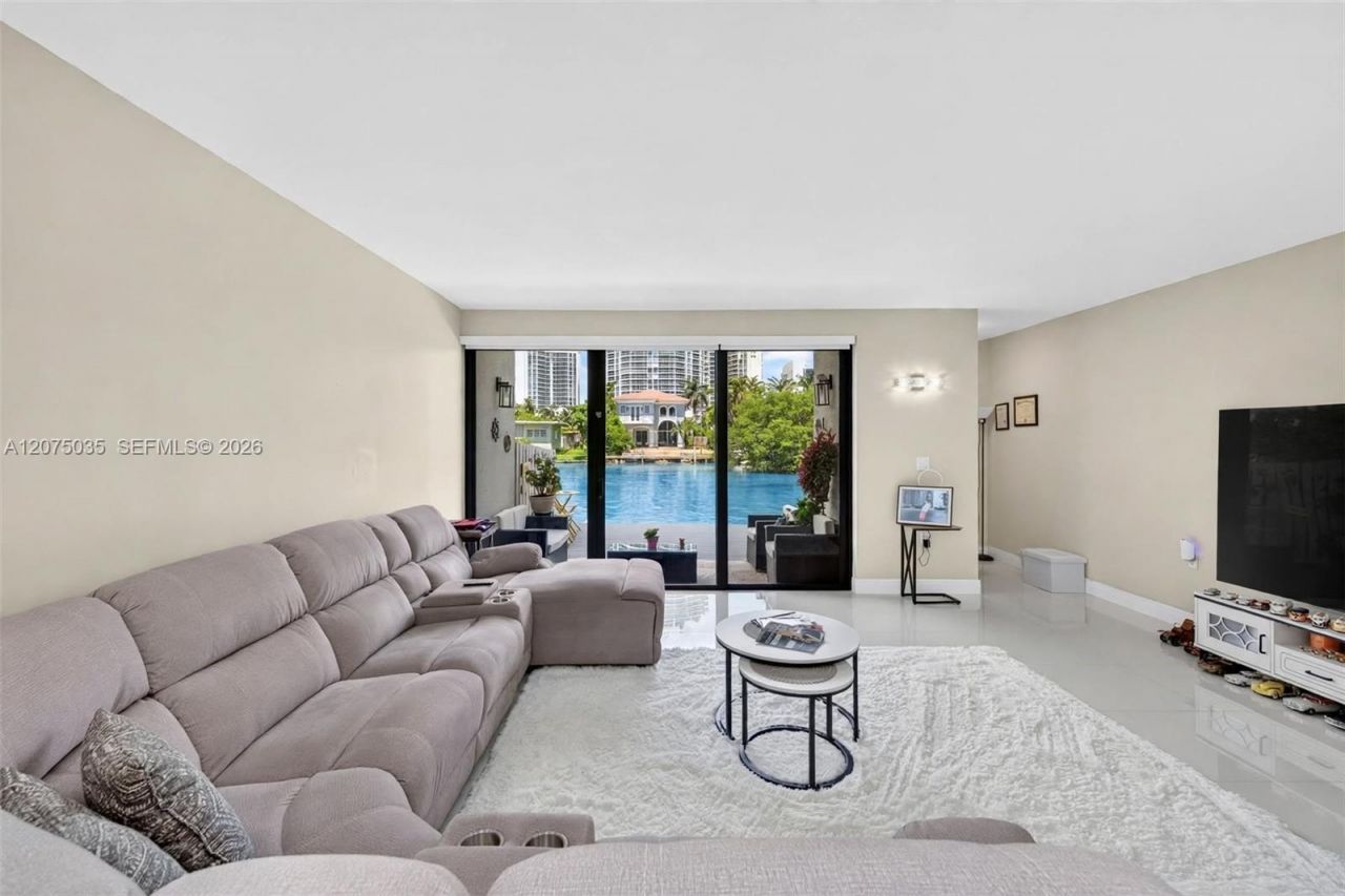 203 Poinciana Dr, Unit 103, Sunny Isles Beach, FL 33160 Photo