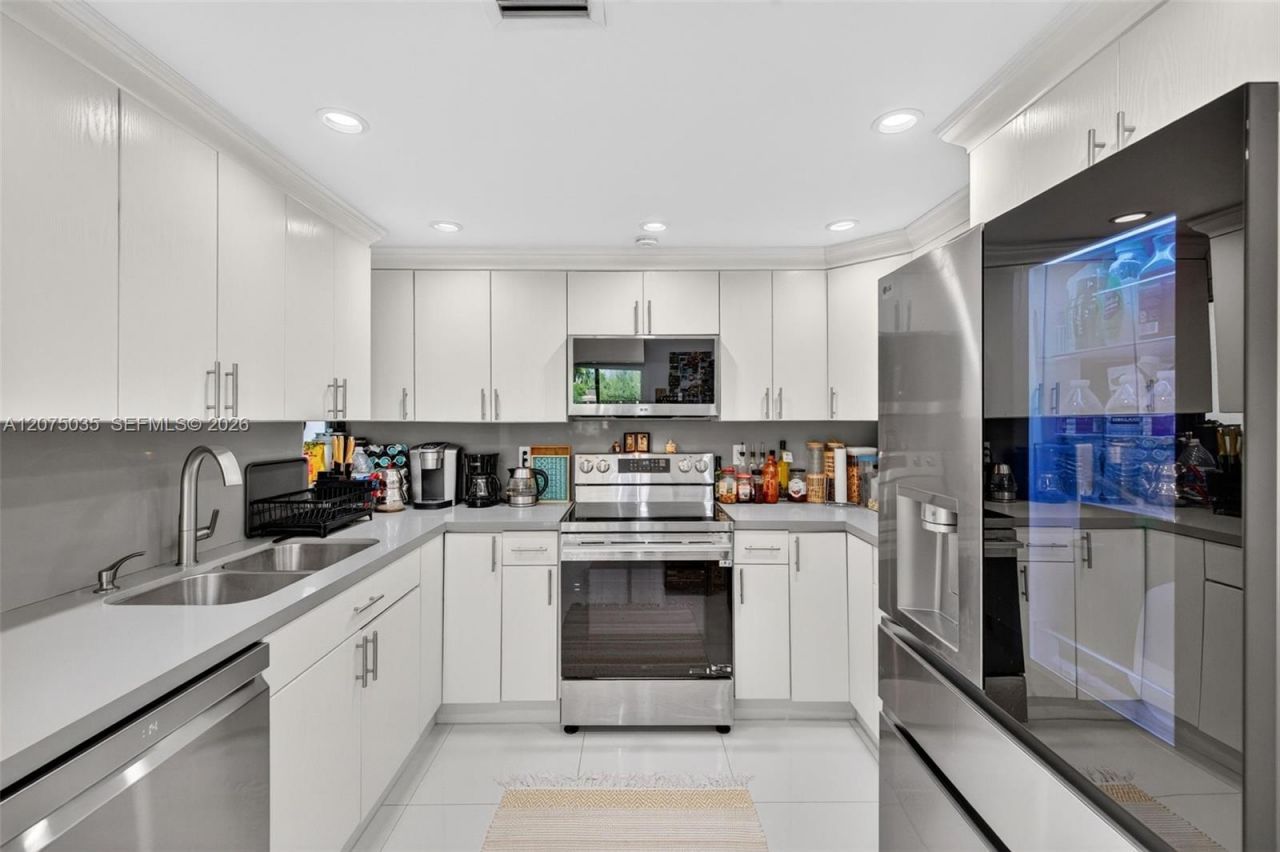 203 Poinciana Dr , Unit 103, Sunny Isles Beach, FL 33160 Photo