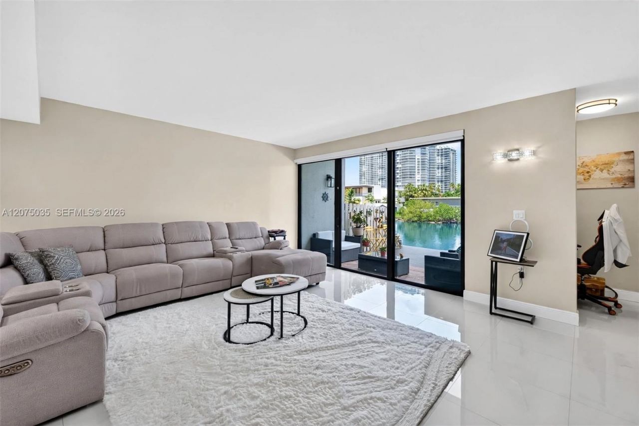203 Poinciana Dr, Unit 103, Sunny Isles Beach, FL 33160 Photo