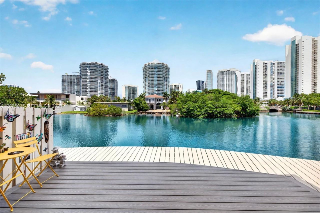 203 Poinciana Dr, Unit 103, Sunny Isles Beach, FL 33160 Photo