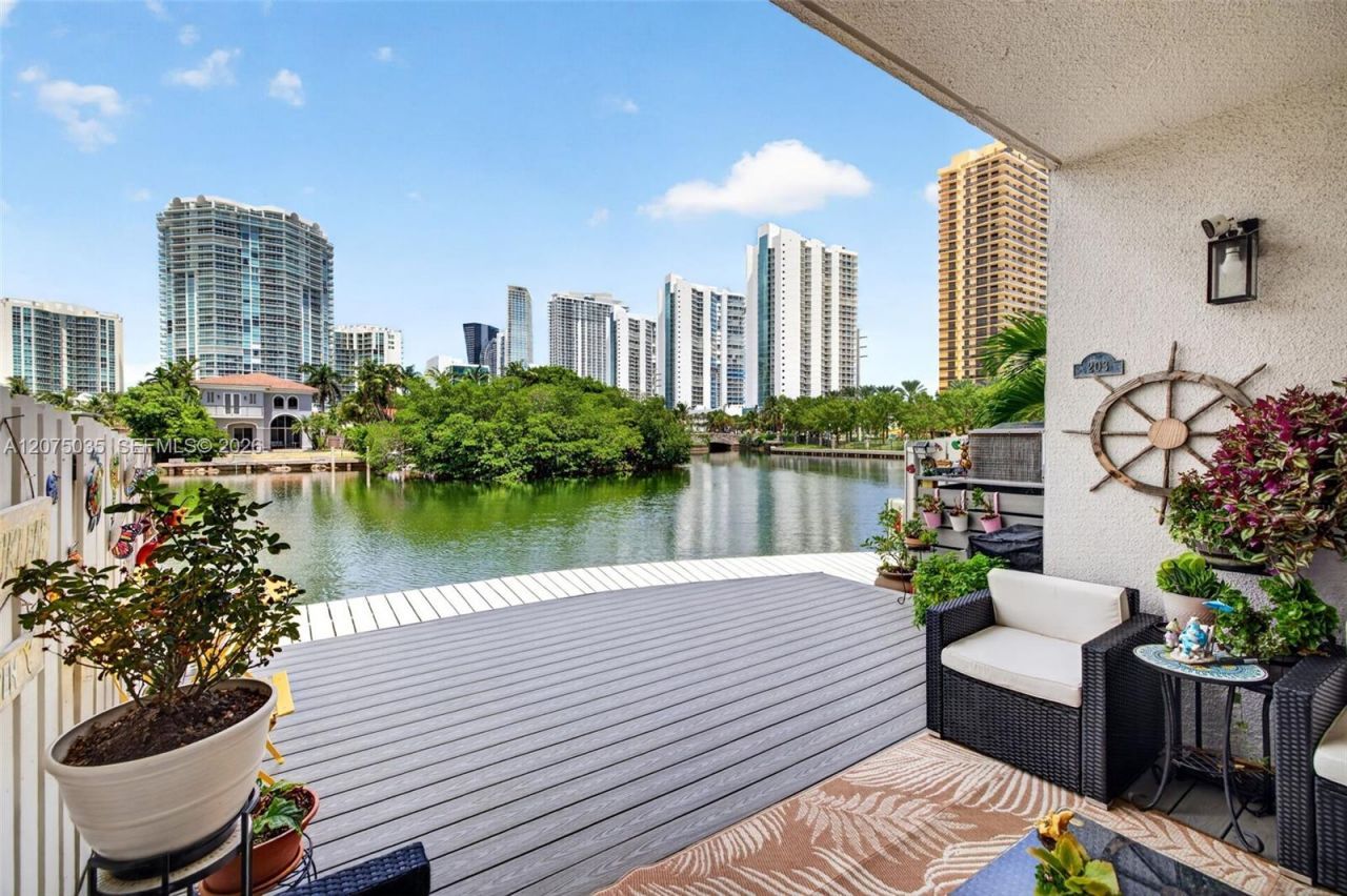 203 Poinciana Dr , Unit 103, Sunny Isles Beach, FL 33160 Photo