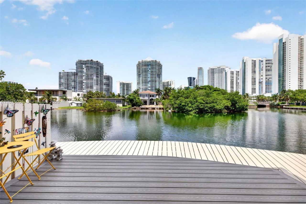 203 Poinciana Dr , Unit 103, Sunny Isles Beach, FL 33160 Photo