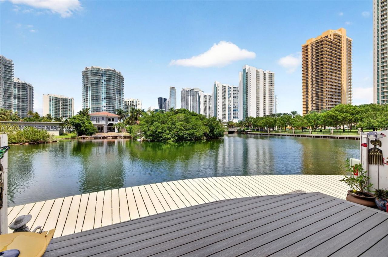 203 Poinciana Dr , Unit 103, Sunny Isles Beach, FL 33160 Photo
