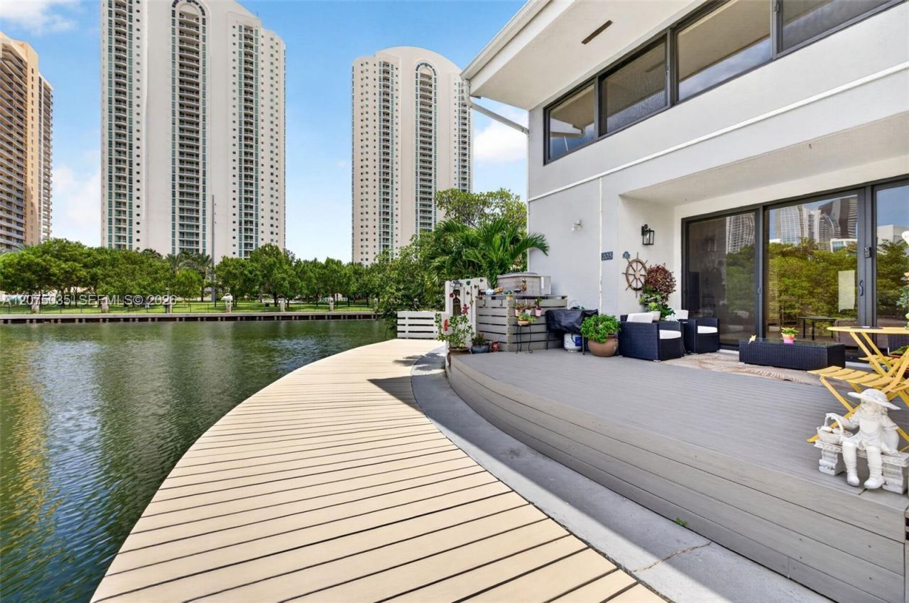 203 Poinciana Dr , Unit 103, Sunny Isles Beach, FL 33160 Photo
