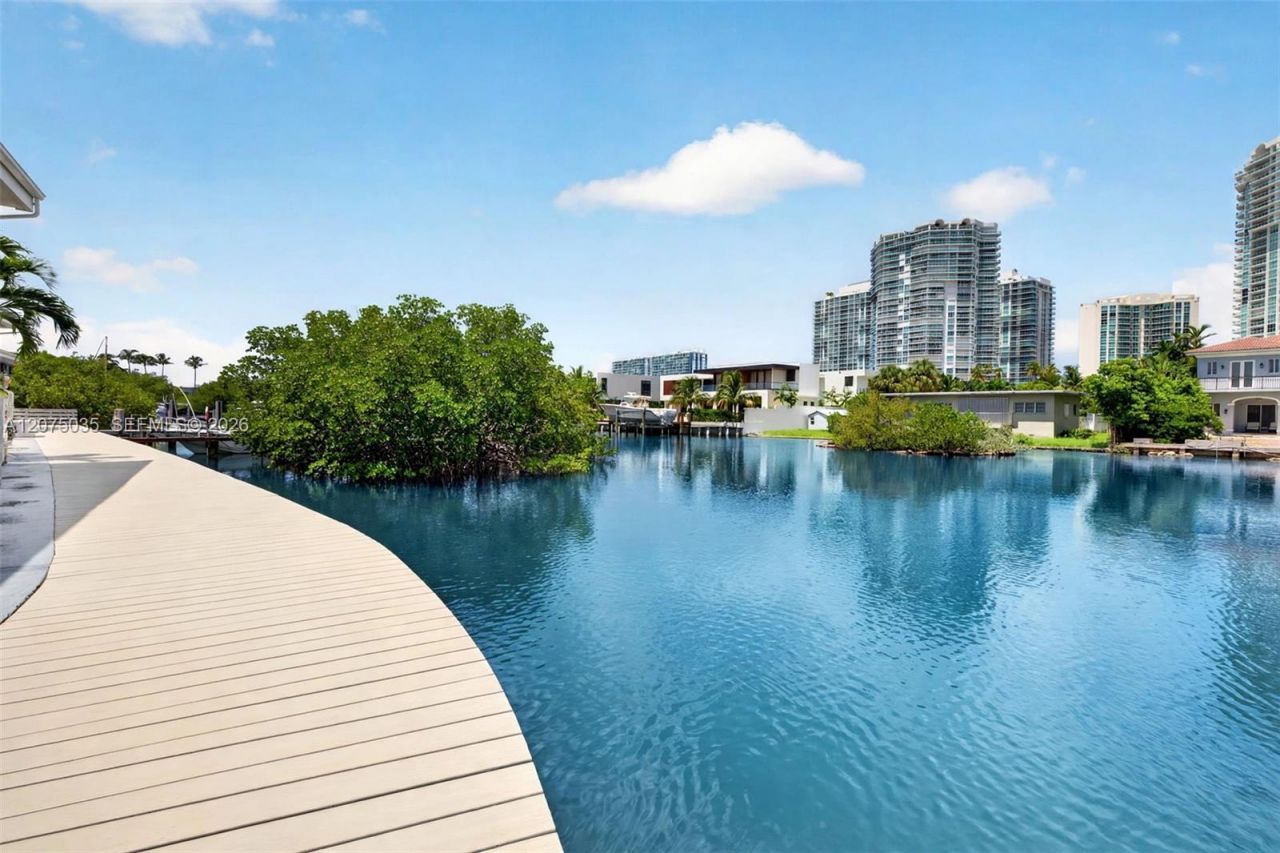 203 Poinciana Dr, Unit 103, Sunny Isles Beach, FL 33160 Photo