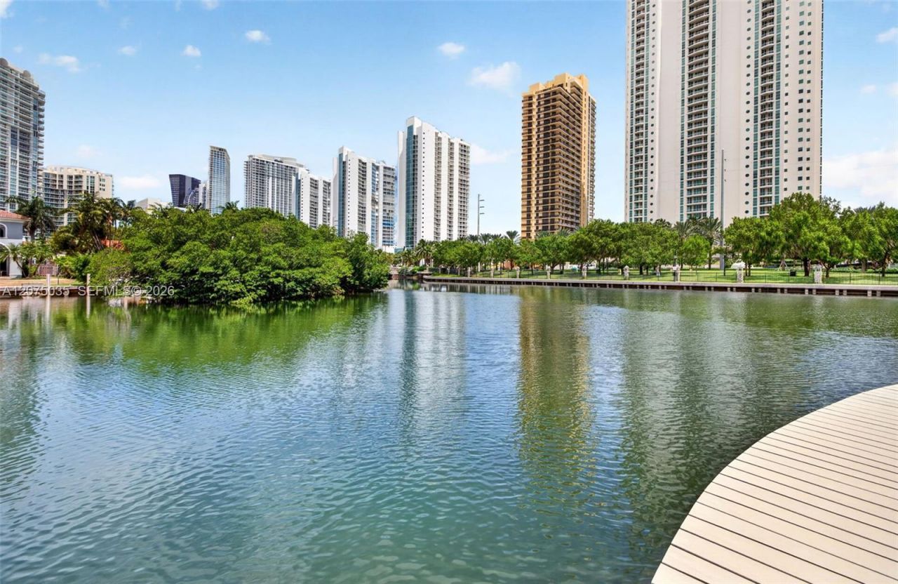 203 Poinciana Dr , Unit 103, Sunny Isles Beach, FL 33160 Photo
