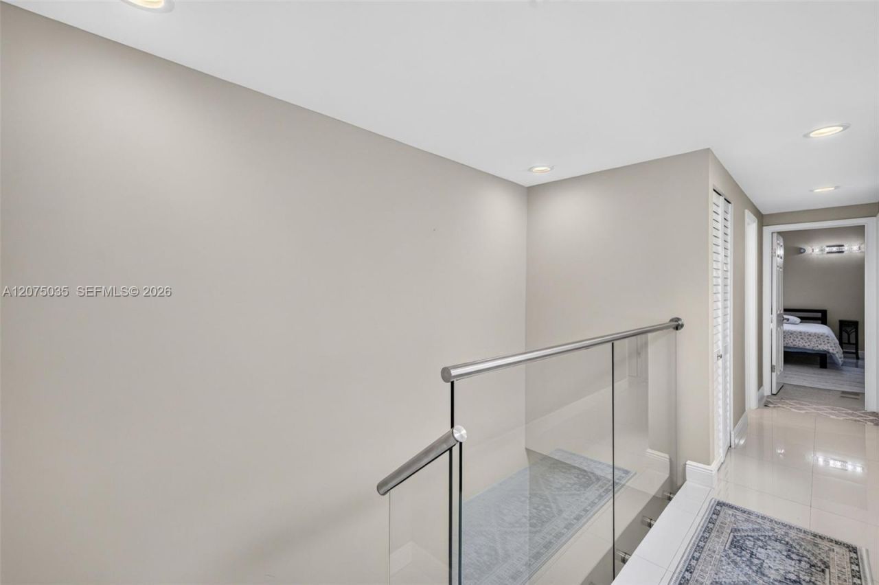 203 Poinciana Dr , Unit 103, Sunny Isles Beach, FL 33160 Photo