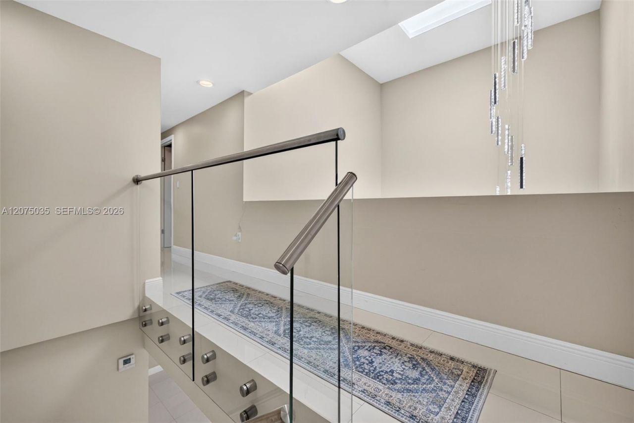 203 Poinciana Dr , Unit 103, Sunny Isles Beach, FL 33160 Photo