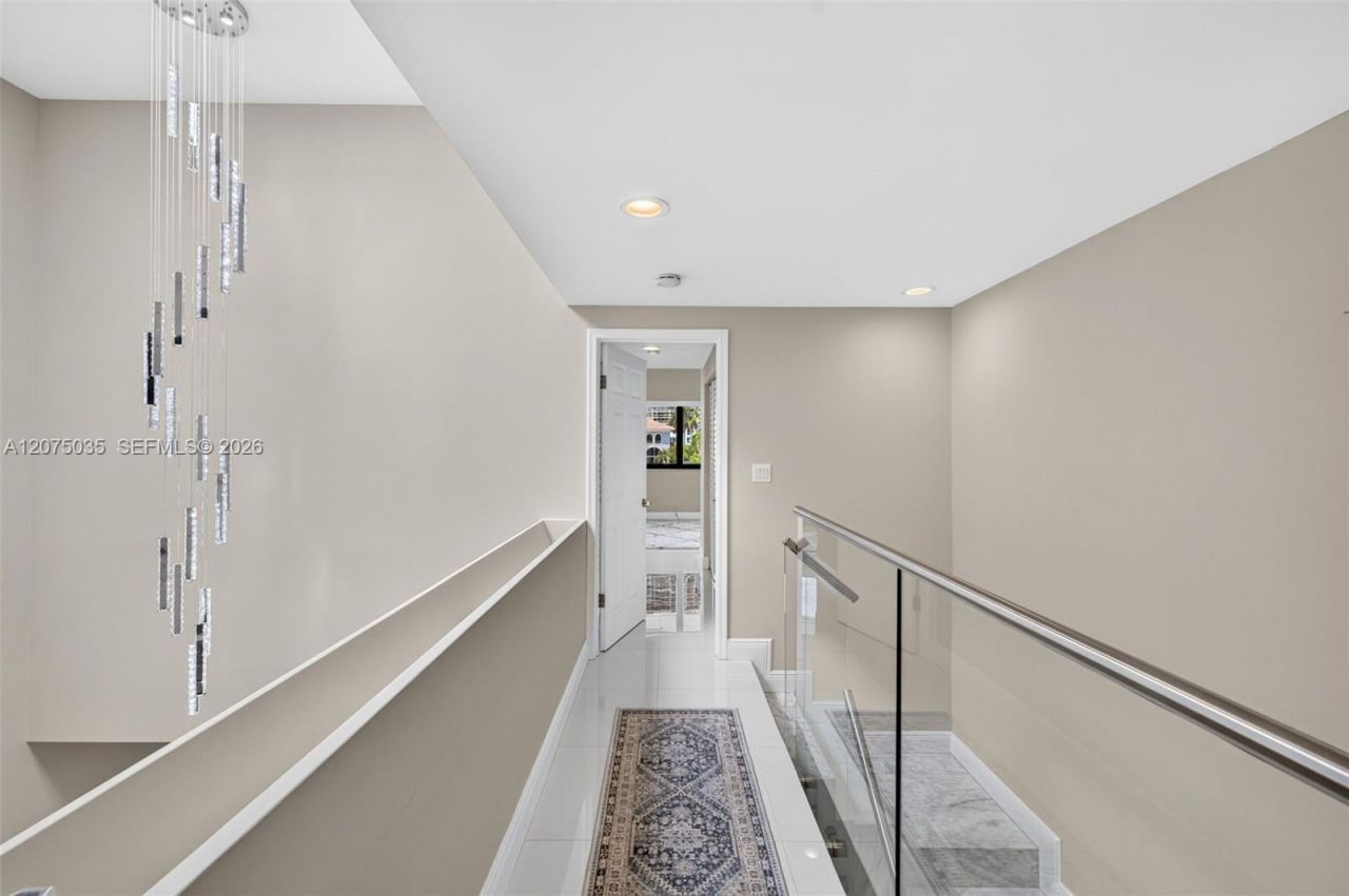203 Poinciana Dr , Unit 103, Sunny Isles Beach, FL 33160 Photo