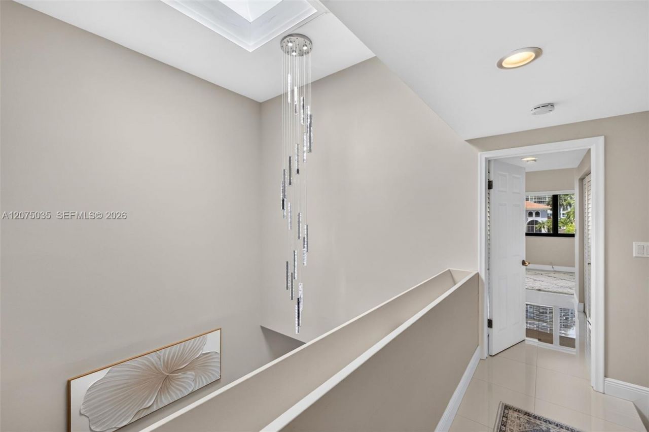 203 Poinciana Dr , Unit 103, Sunny Isles Beach, FL 33160 Photo