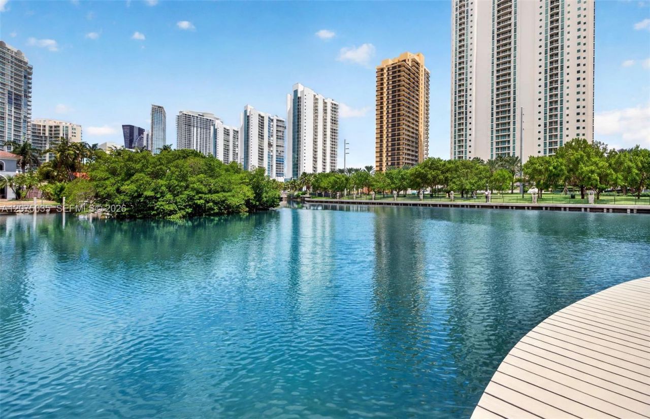 203 Poinciana Dr, Unit 103, Sunny Isles Beach, FL 33160 Photo