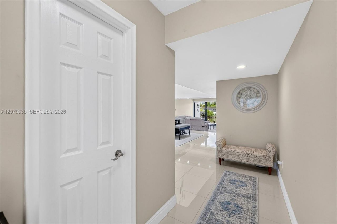 203 Poinciana Dr , Unit 103, Sunny Isles Beach, FL 33160 Photo