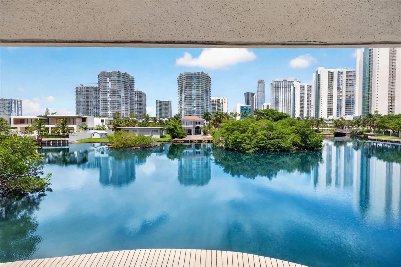 203 Poinciana Dr, Unit 103, Sunny Isles Beach, FL 33160 Photo