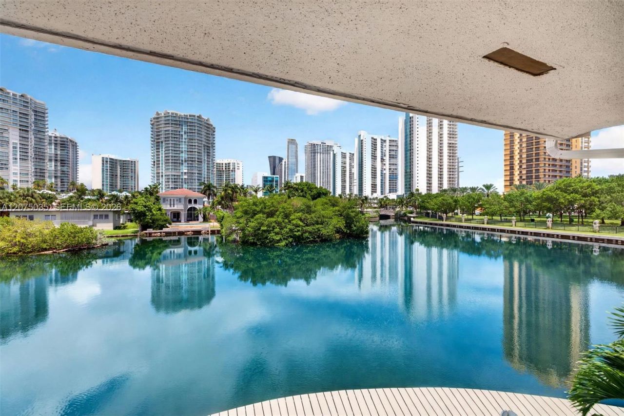 203 Poinciana Dr, Unit 103, Sunny Isles Beach, FL 33160 Photo