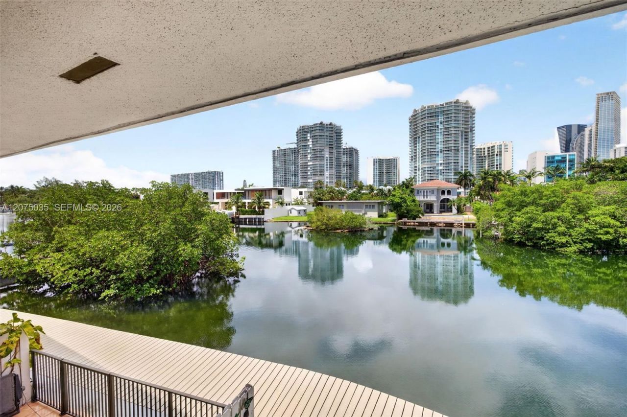 203 Poinciana Dr , Unit 103, Sunny Isles Beach, FL 33160 Photo