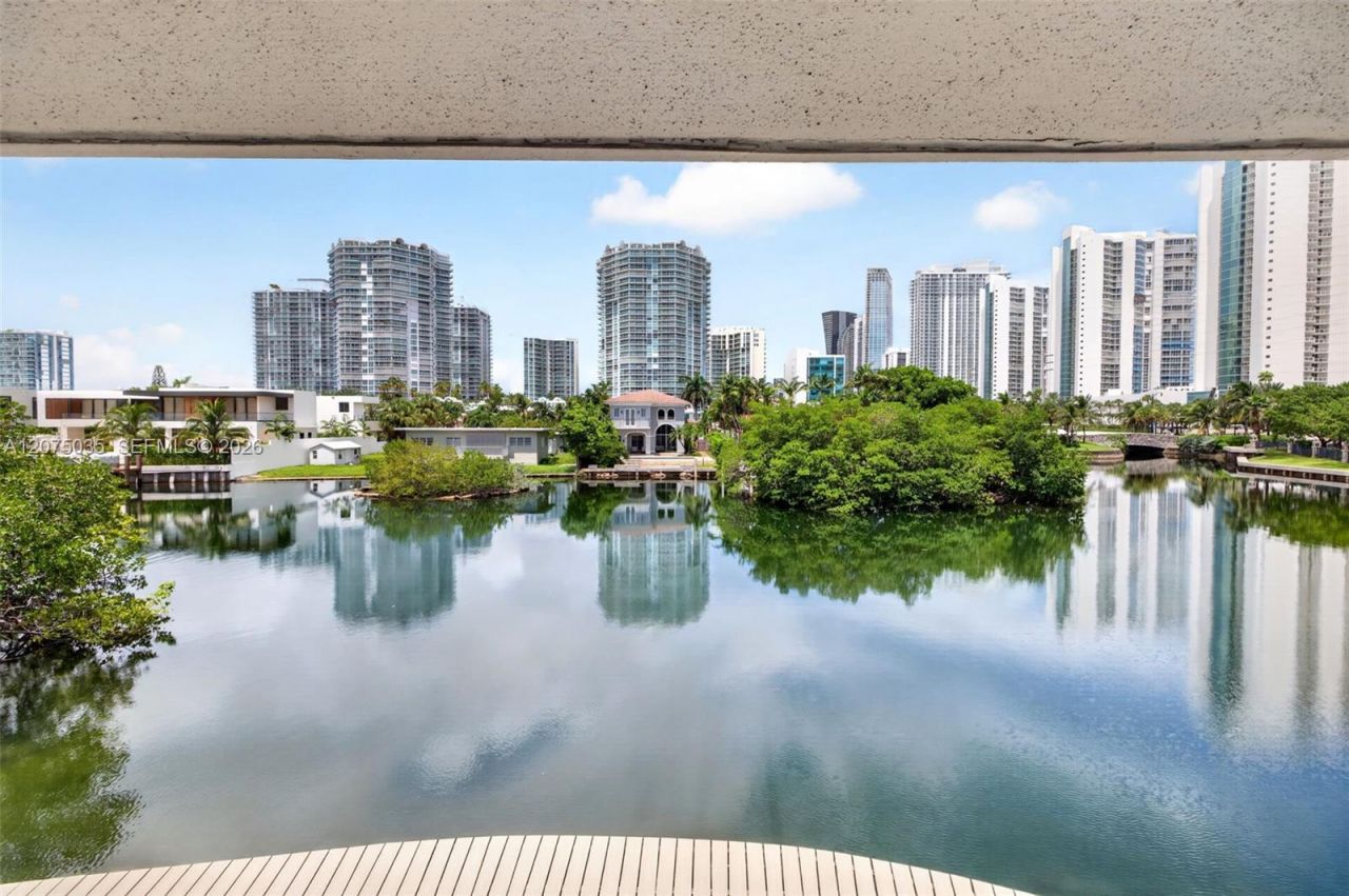 203 Poinciana Dr , Unit 103, Sunny Isles Beach, FL 33160 Photo
