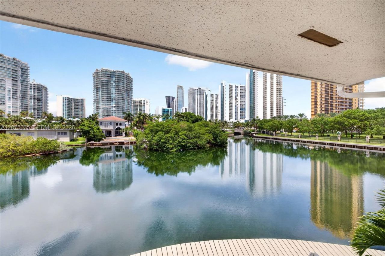 203 Poinciana Dr , Unit 103, Sunny Isles Beach, FL 33160 Photo