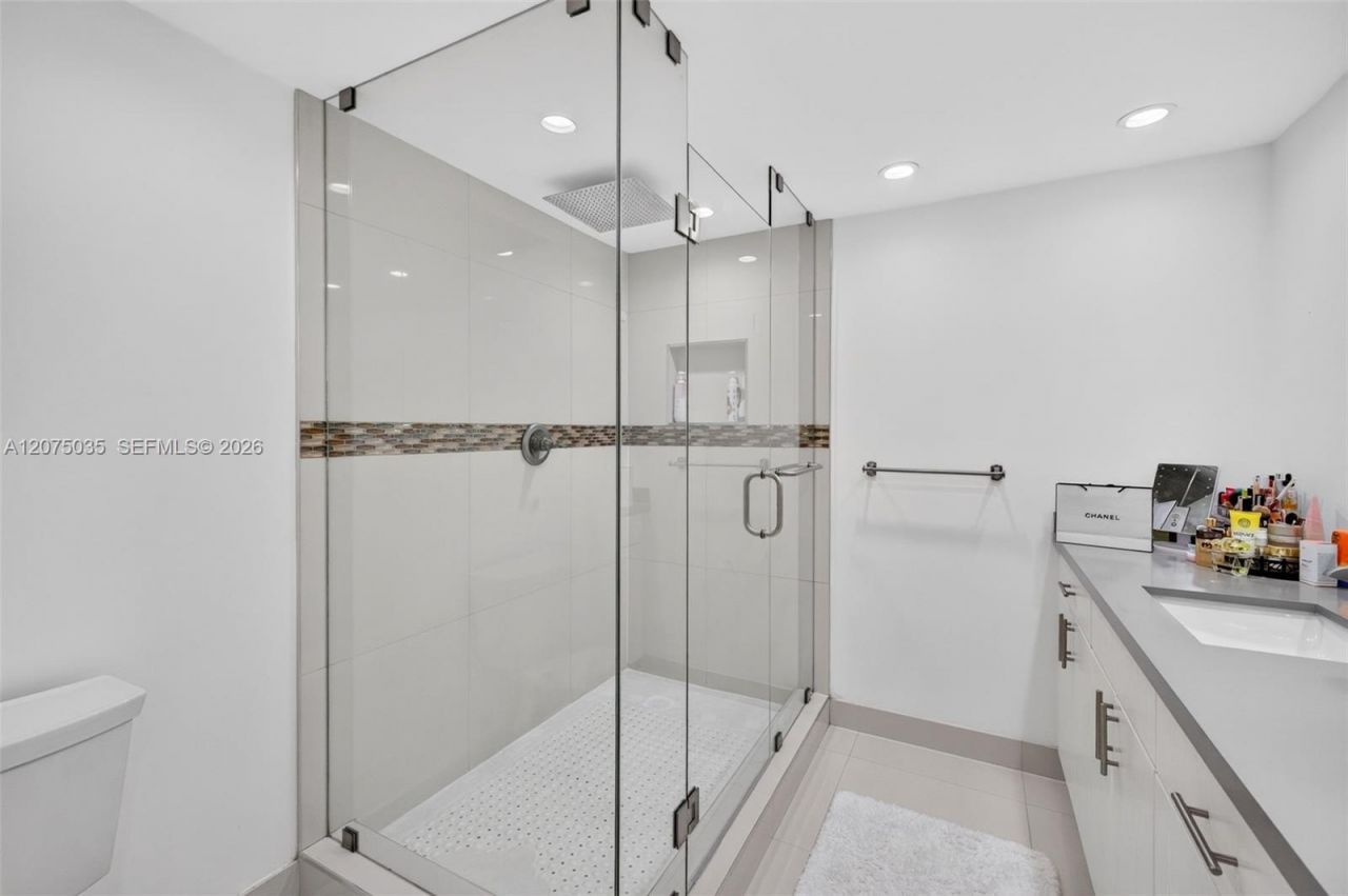 203 Poinciana Dr , Unit 103, Sunny Isles Beach, FL 33160 Photo