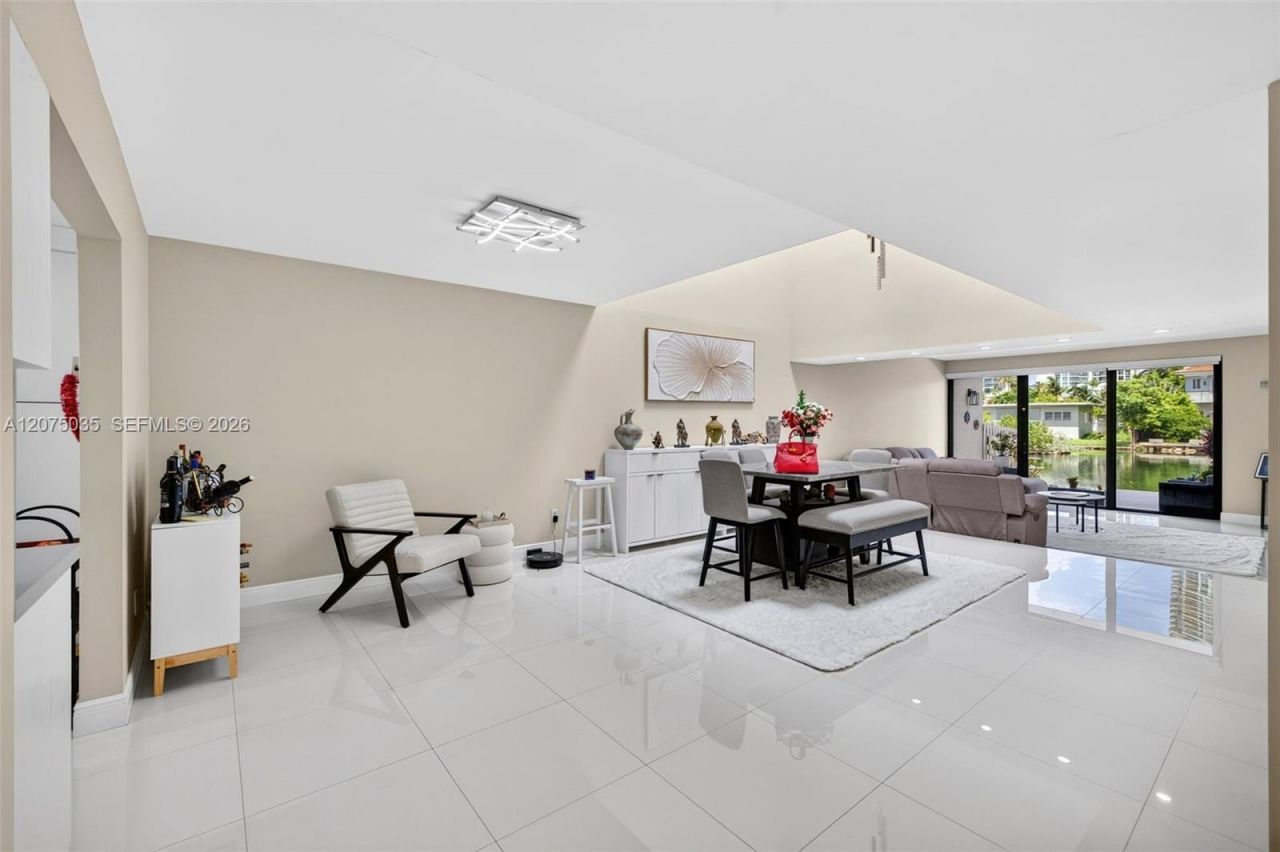 203 Poinciana Dr , Unit 103, Sunny Isles Beach, FL 33160 Photo