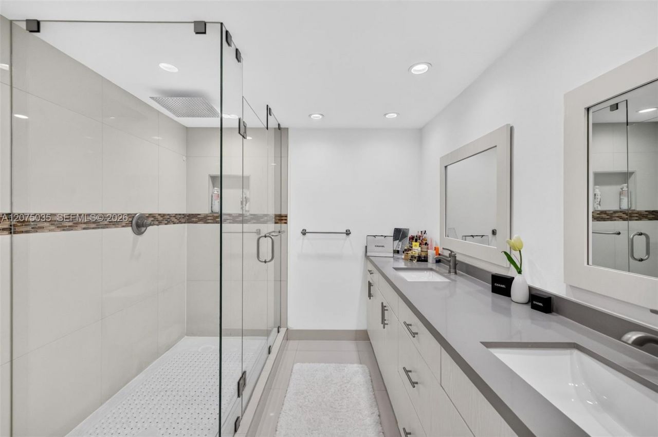 203 Poinciana Dr , Unit 103, Sunny Isles Beach, FL 33160 Photo