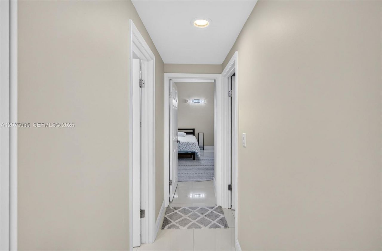 203 Poinciana Dr , Unit 103, Sunny Isles Beach, FL 33160 Photo